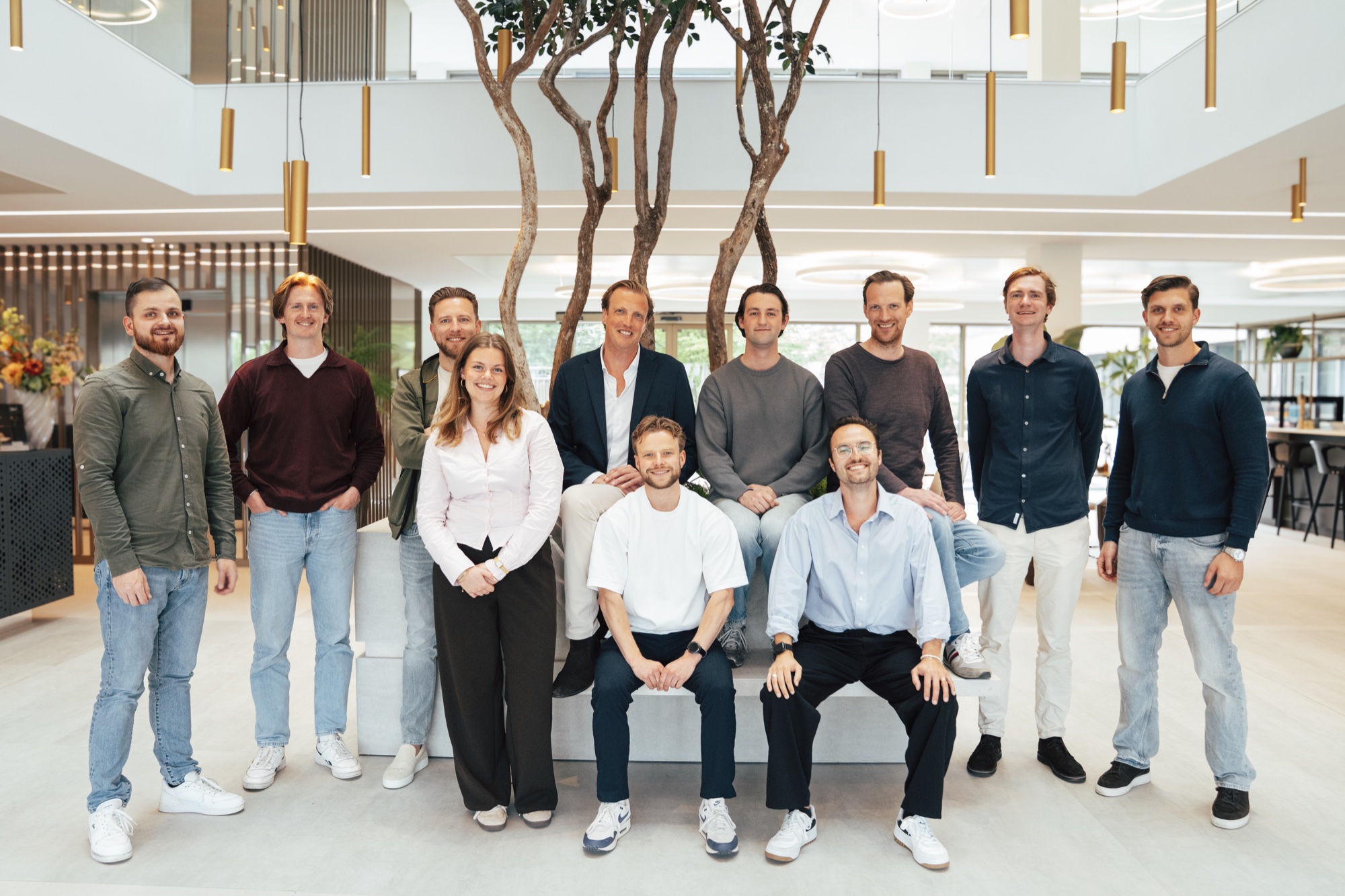 Het team van Risers in het kantoor in Hilversum